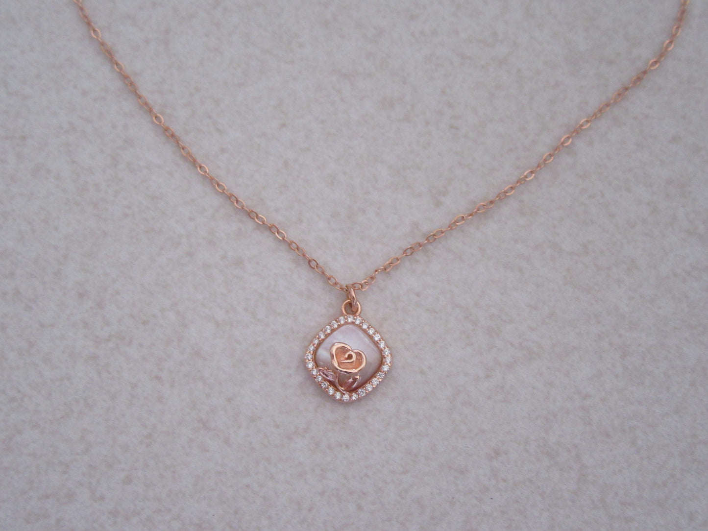 Eternal love pendant and chain