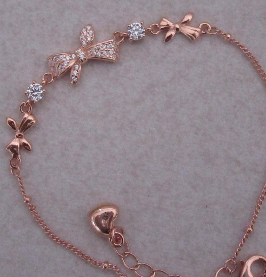 String of bows bracelet