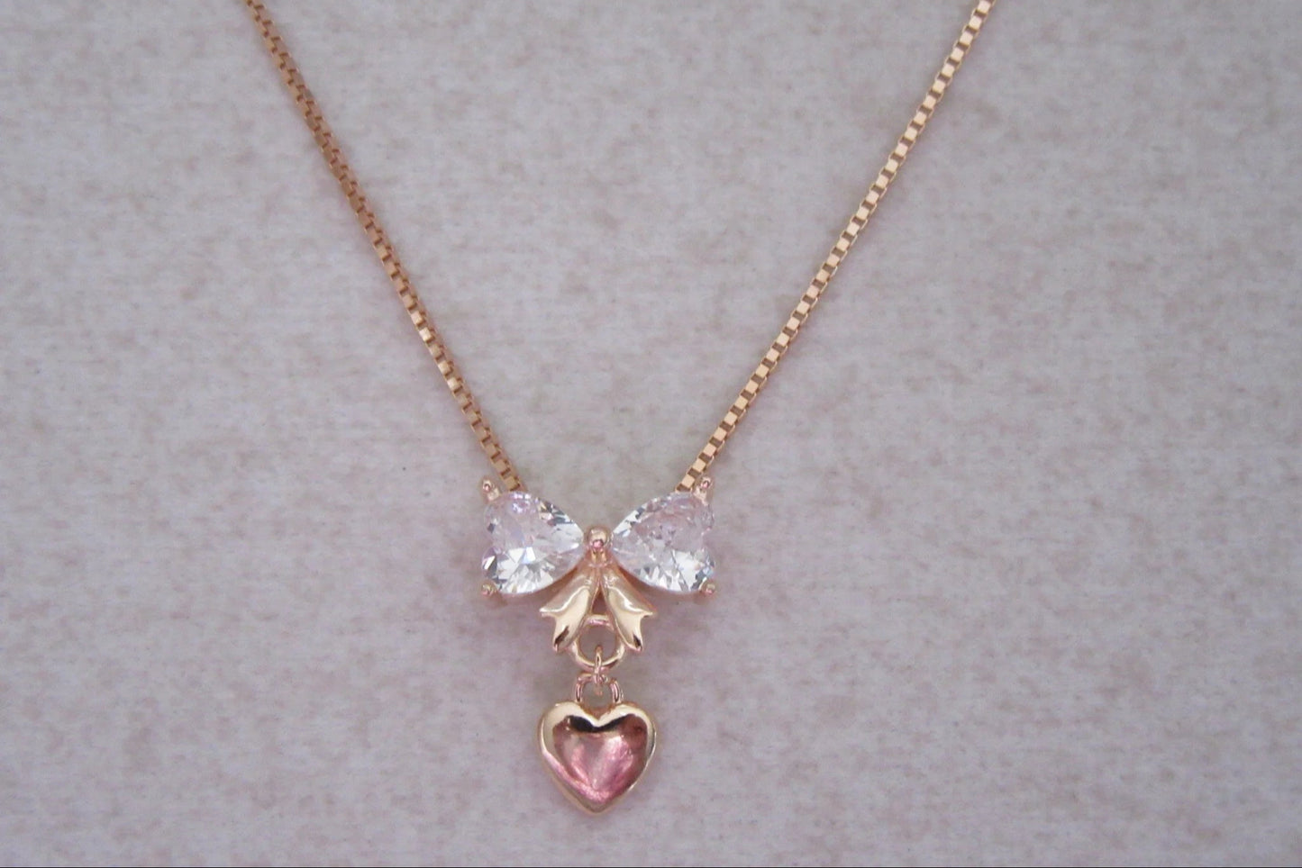 Bow with a heart charm chain and pendant