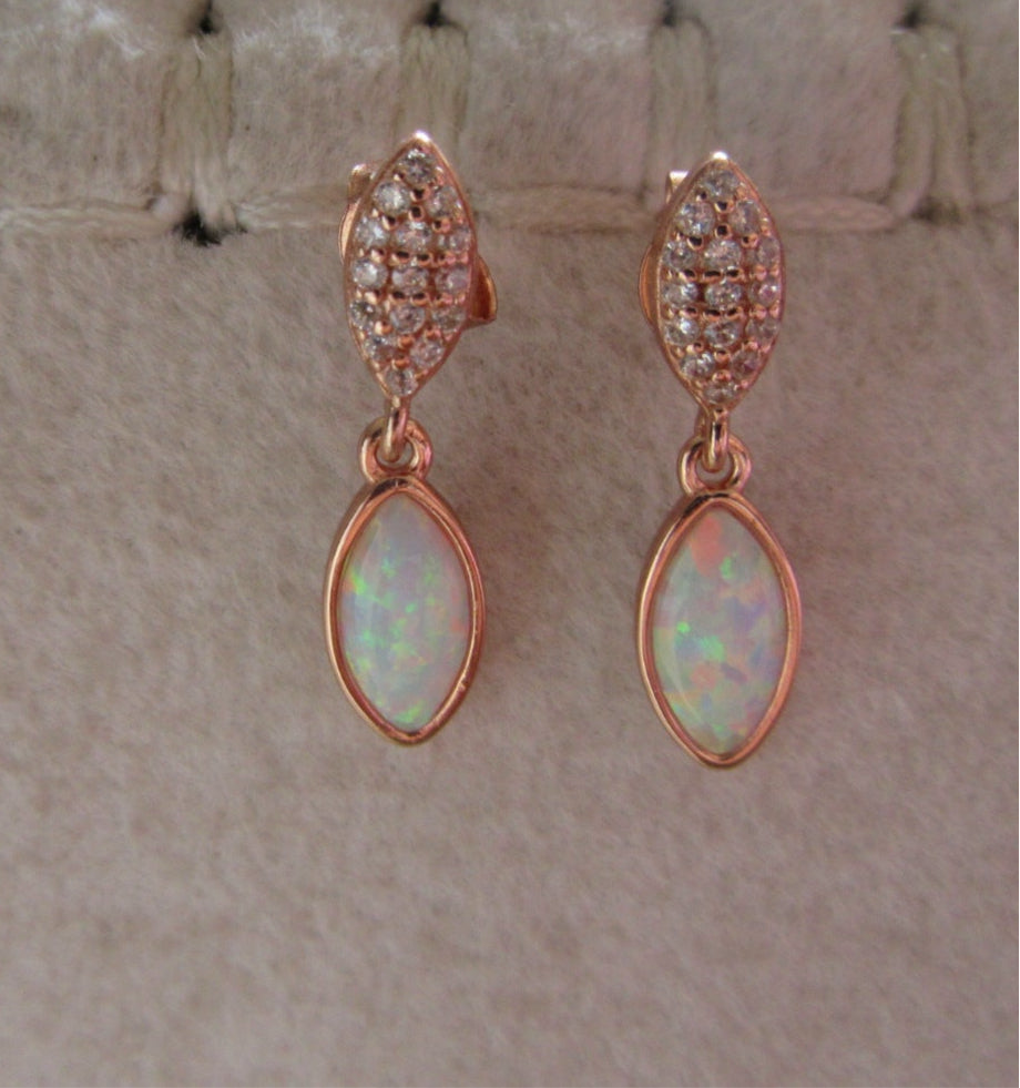 Garland of pearl leaves set