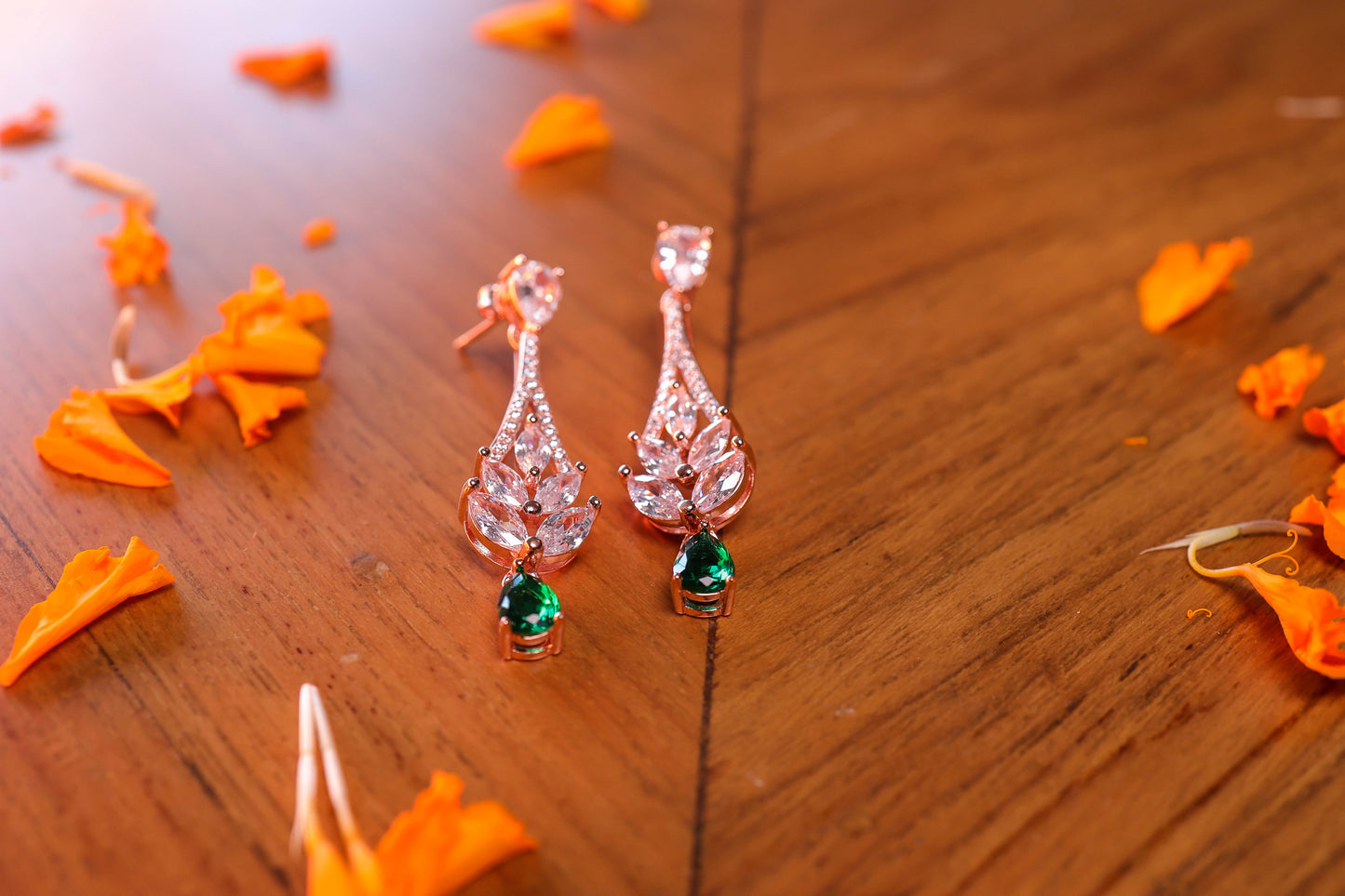 Green stone teardrop earings