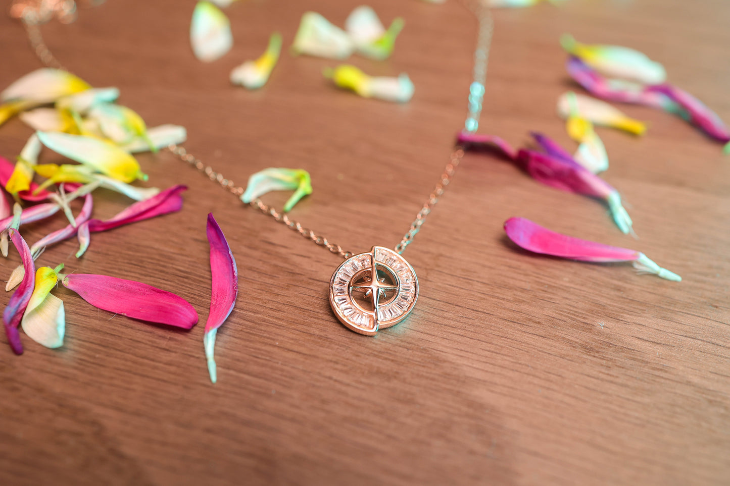 Twilight pendant and chain