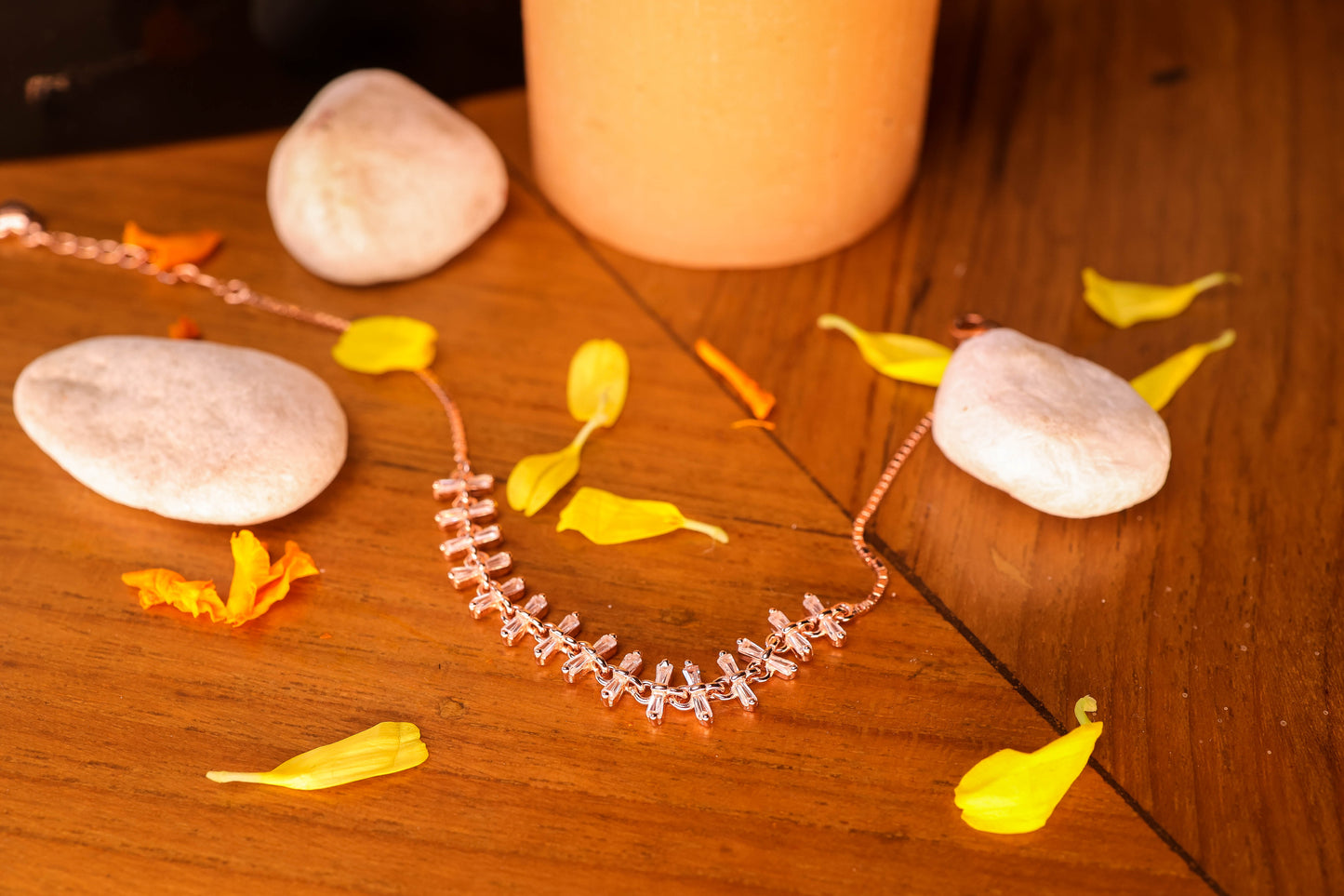 Garland of bows bracelet