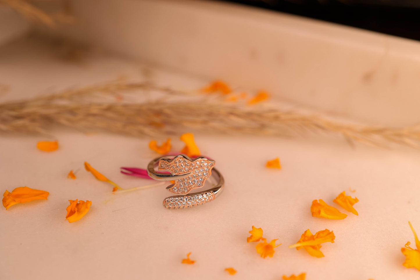 Gold leaf twirl ring