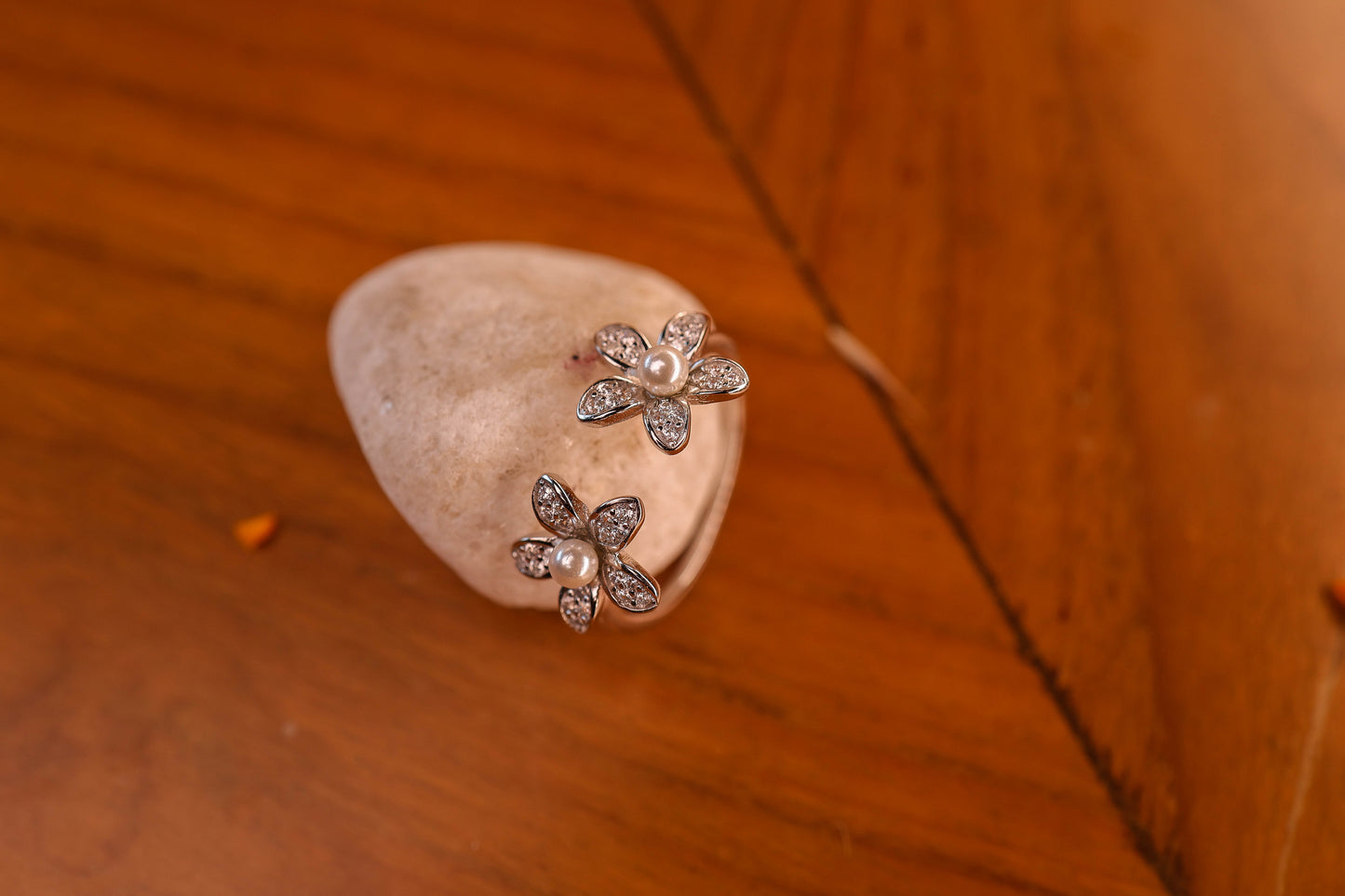 Silver flower and pearl ring