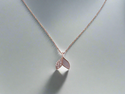 Fish tail pendant and chain