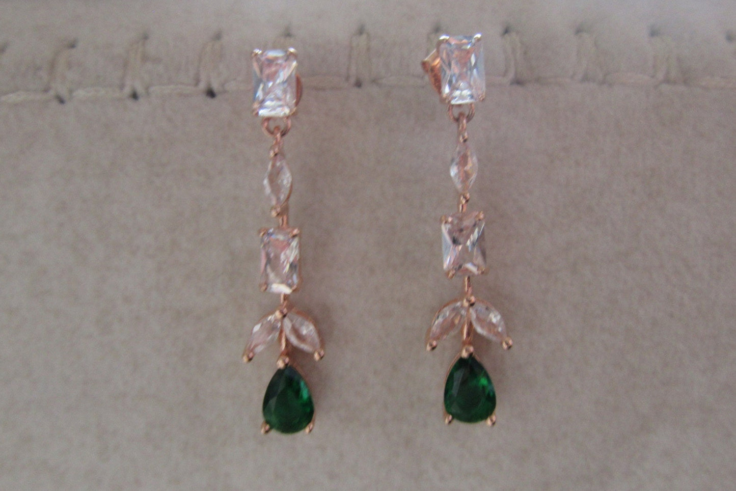 Blooming green stone earing