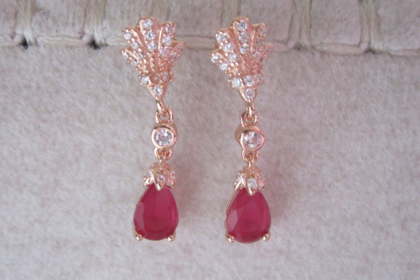 Lotus red teardrop set