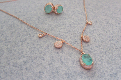 Green oval stone set