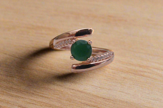 Green swirl ring