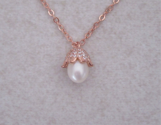 Pearl droplet chain and pendant