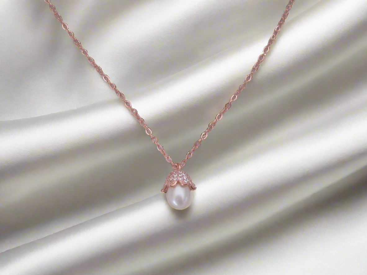 Pearl droplet chain and pendant