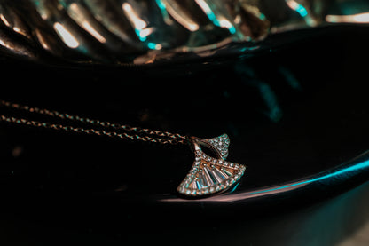 Tecoma pendant and chain